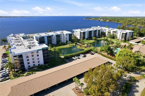 Condo in North Fort Myers, Florida, 2 bedrooms № 2107100 - photo 5