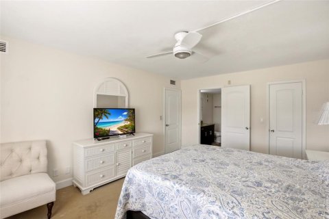 Condo in North Fort Myers, Florida, 2 bedrooms № 2107100 - photo 30