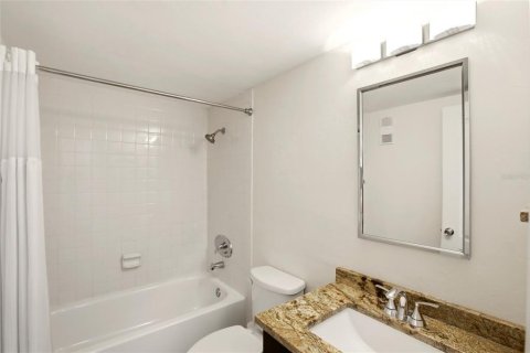 Condo in North Fort Myers, Florida, 2 bedrooms № 2107100 - photo 27