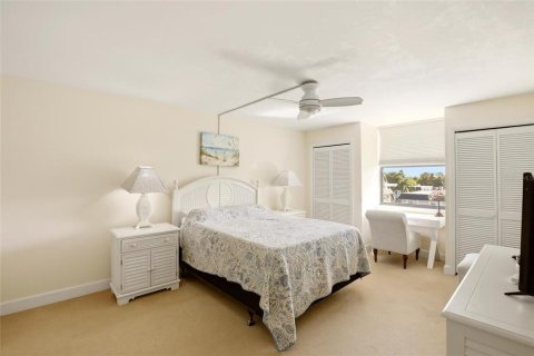 Condo in North Fort Myers, Florida, 2 bedrooms № 2107100 - photo 21
