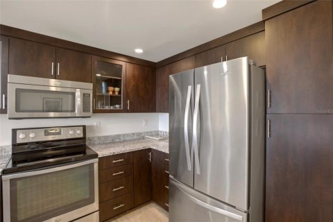 Condo in North Fort Myers, Florida, 2 bedrooms № 2107100 - photo 16