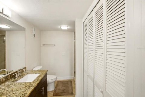 Condo in North Fort Myers, Florida, 2 bedrooms № 2107100 - photo 25