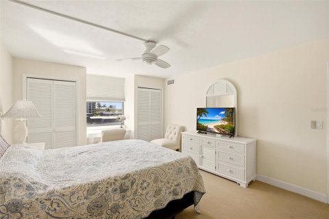 Condo in North Fort Myers, Florida, 2 bedrooms № 2107100 - photo 29