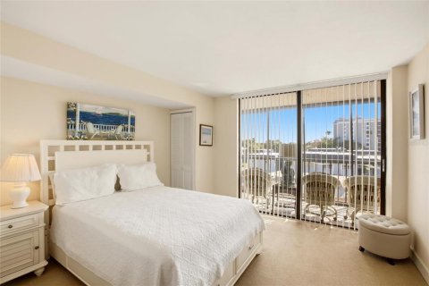 Condo in North Fort Myers, Florida, 2 bedrooms № 2107100 - photo 24