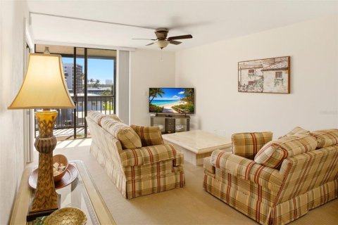 Condo in North Fort Myers, Florida, 2 bedrooms № 2107100 - photo 19