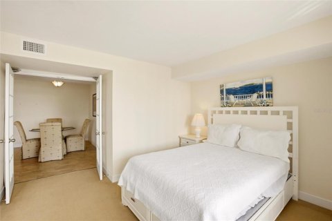 Condo in North Fort Myers, Florida, 2 bedrooms № 2107100 - photo 23