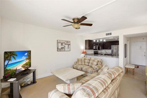 Condo in North Fort Myers, Florida, 2 bedrooms № 2107100 - photo 17