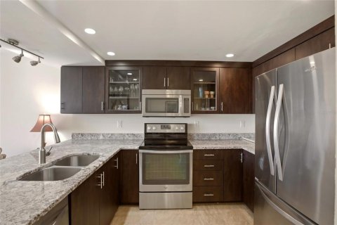 Condo in North Fort Myers, Florida, 2 bedrooms № 2107100 - photo 14