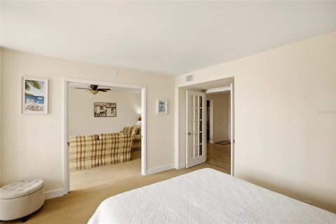 Condo in North Fort Myers, Florida, 2 bedrooms № 2107100 - photo 22