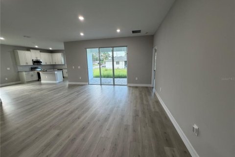 Villa ou maison à louer à Palm Bay, Floride: 4 chambres, 194.35 m2 № 2167051 - photo 4
