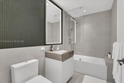 Condominio en venta en Miami Beach, Florida, 3 dormitorios, 182.92 m2 № 2034492 - foto 19