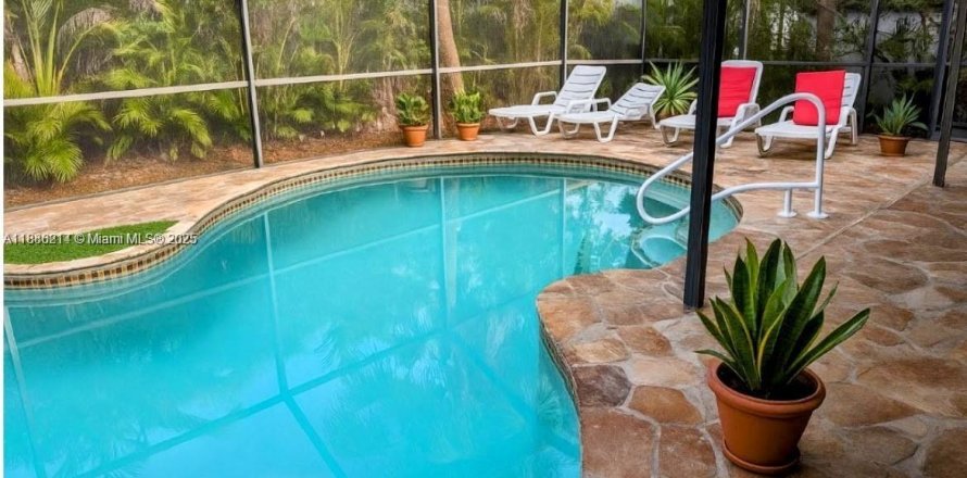 Villa ou maison à Miami, Floride 4 chambres № 1932327