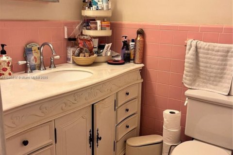 House in Miami, Florida 4 bedrooms № 1932327 - photo 8