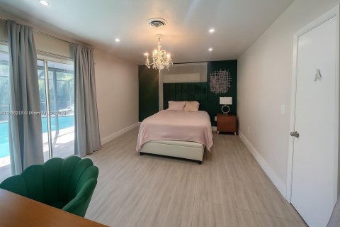 House in Miami, Florida 4 bedrooms № 1932327 - photo 9