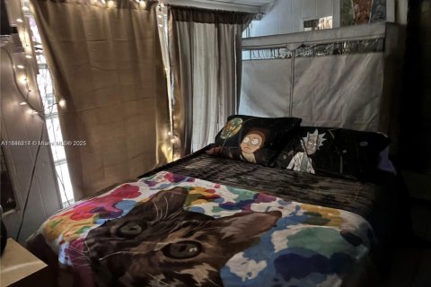 House in Miami, Florida 4 bedrooms № 1932327 - photo 10