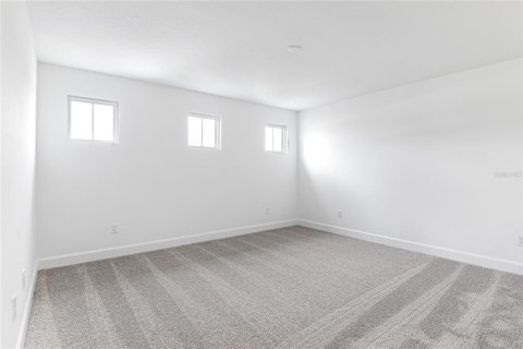 House in Tavares, Florida 5 bedrooms, 260.13 sq.m. № 2205584 - photo 9