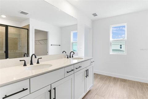 House in Tavares, Florida 5 bedrooms, 260.13 sq.m. № 2205584 - photo 12