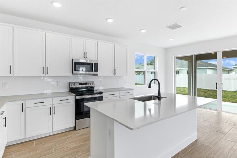 House in Tavares, Florida 5 bedrooms, 260.13 sq.m. № 2205584 - photo 6
