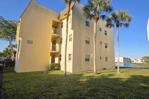 Copropriété à vendre à Sunrise, Floride: 1 chambre, 59.46 m2 № 2249683 - photo 2