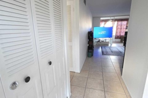 Copropriété à vendre à Sunrise, Floride: 1 chambre, 59.46 m2 № 2249683 - photo 8