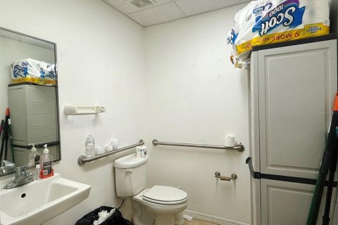 Propiedad comercial en venta en Orlando, Florida, 492.38 m2 № 1519786 - foto 9