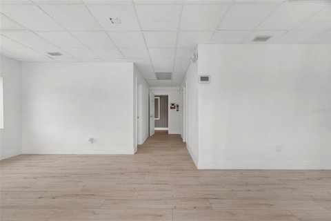 Immobilier commercial à louer à Tampa, Floride: 144.93 m2 № 2306489 - photo 5