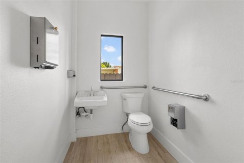 Immobilier commercial à louer à Tampa, Floride: 144.93 m2 № 2306489 - photo 13