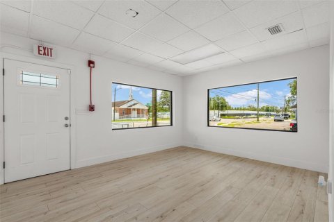 Immobilier commercial à louer à Tampa, Floride: 144.93 m2 № 2306489 - photo 10