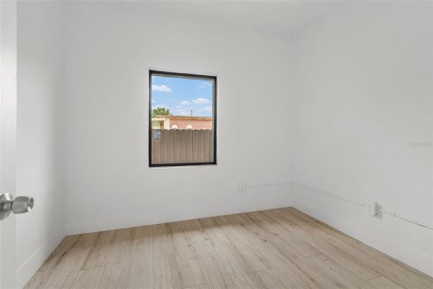 Immobilier commercial à louer à Tampa, Floride: 144.93 m2 № 2306489 - photo 11
