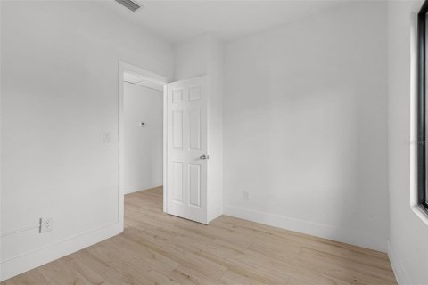 Immobilier commercial à louer à Tampa, Floride: 144.93 m2 № 2306489 - photo 12