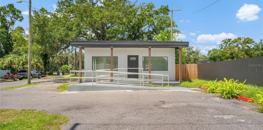 Immobilier commercial à Tampa, Floride 144.93 m2 № 2306489
