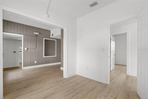 Immobilier commercial à louer à Tampa, Floride: 144.93 m2 № 2306489 - photo 15
