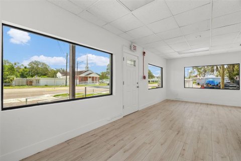 Immobilier commercial à louer à Tampa, Floride: 144.93 m2 № 2306489 - photo 8