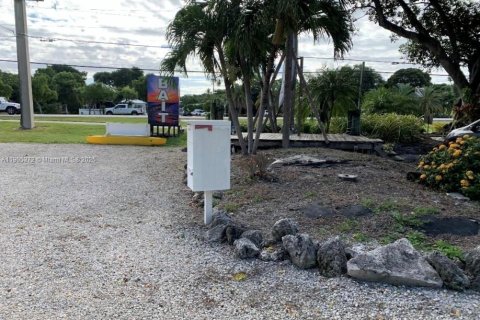 Commercial property in Key Largo, Florida № 2081947 - photo 4