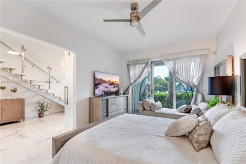 Townhouse in Lauderdale-by-the-Sea, Florida 4 bedrooms, 280.94 sq.m. № 1945289 - photo 12