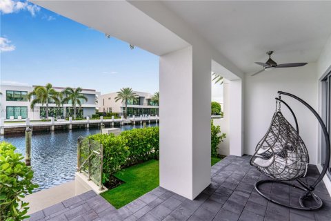 Townhouse in Lauderdale-by-the-Sea, Florida 4 bedrooms, 280.94 sq.m. № 1945289 - photo 9