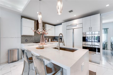 Townhouse in Lauderdale-by-the-Sea, Florida 4 bedrooms, 280.94 sq.m. № 1945289 - photo 19