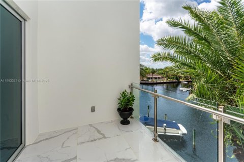 Townhouse in Lauderdale-by-the-Sea, Florida 4 bedrooms, 280.94 sq.m. № 1945289 - photo 29