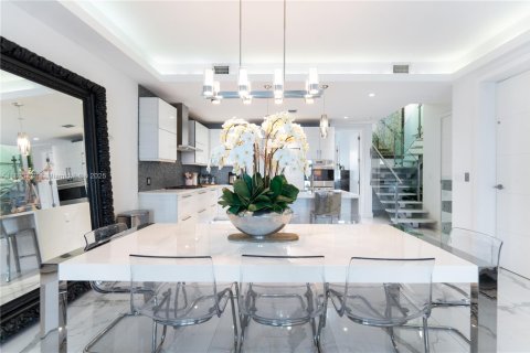 Townhouse in Lauderdale-by-the-Sea, Florida 4 bedrooms, 280.94 sq.m. № 1945289 - photo 21