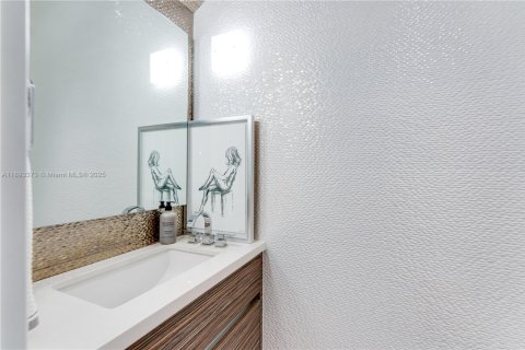 Townhouse in Lauderdale-by-the-Sea, Florida 4 bedrooms, 280.94 sq.m. № 1945289 - photo 23