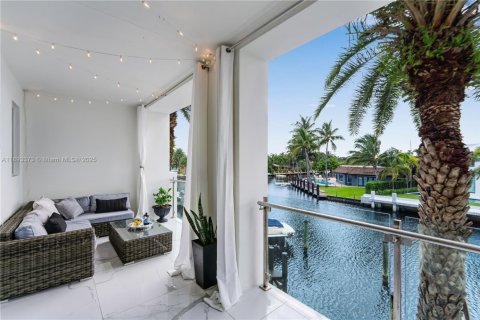 Townhouse in Lauderdale-by-the-Sea, Florida 4 bedrooms, 280.94 sq.m. № 1945289 - photo 22