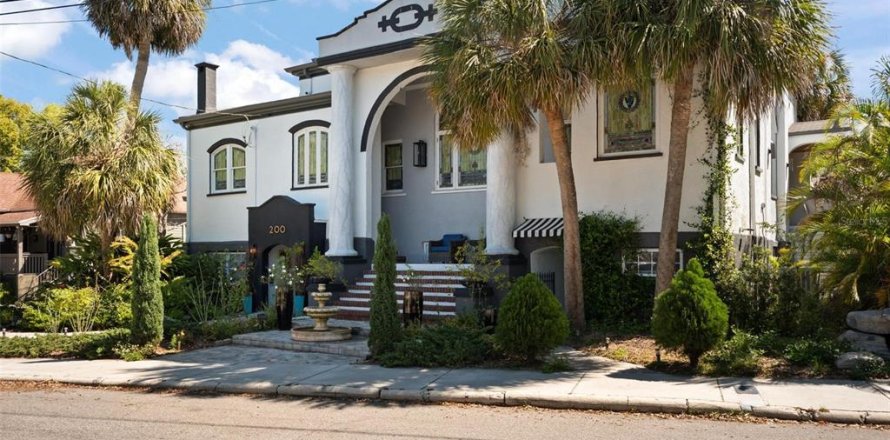 Casa en Tarpon Springs, Florida 4 dormitorios, 491.36 m2 № 1591703