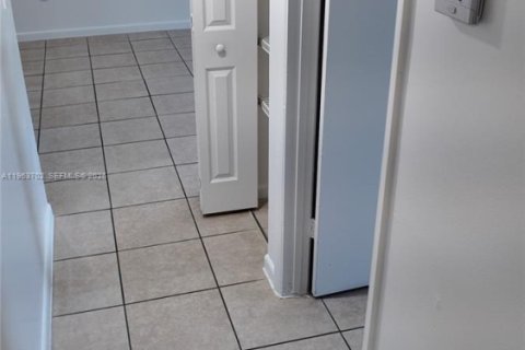 Снять в аренду квартиру в Катлер-Бей, Флорида 1 спальня, 60.39м2, № 2025640 - фото 15