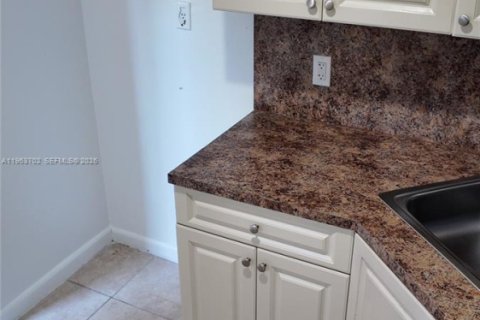 Снять в аренду квартиру в Катлер-Бей, Флорида 1 спальня, 60.39м2, № 2025640 - фото 4