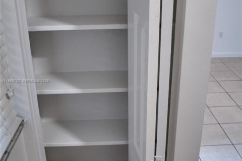 Снять в аренду квартиру в Катлер-Бей, Флорида 1 спальня, 60.39м2, № 2025640 - фото 3