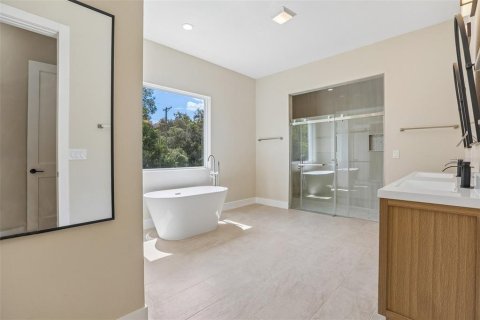 House in Temple Terrace, Florida 4 bedrooms, 291.71 sq.m. № 2396260 - photo 21