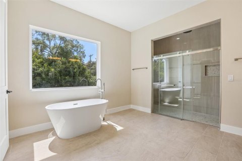 House in Temple Terrace, Florida 4 bedrooms, 291.71 sq.m. № 2396260 - photo 22