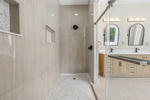House in Temple Terrace, Florida 4 bedrooms, 291.71 sq.m. № 2396260 - photo 25
