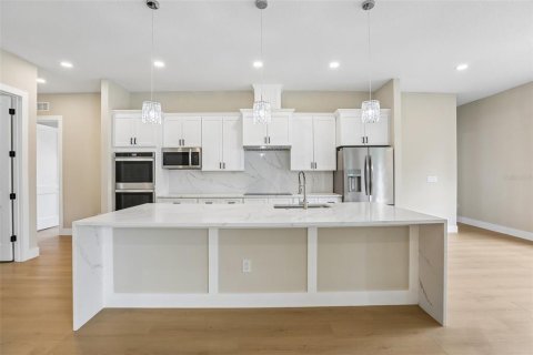 House in Temple Terrace, Florida 4 bedrooms, 291.71 sq.m. № 2396260 - photo 11