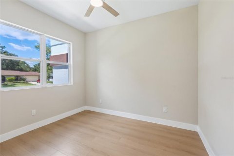 House in Temple Terrace, Florida 4 bedrooms, 291.71 sq.m. № 2396260 - photo 18